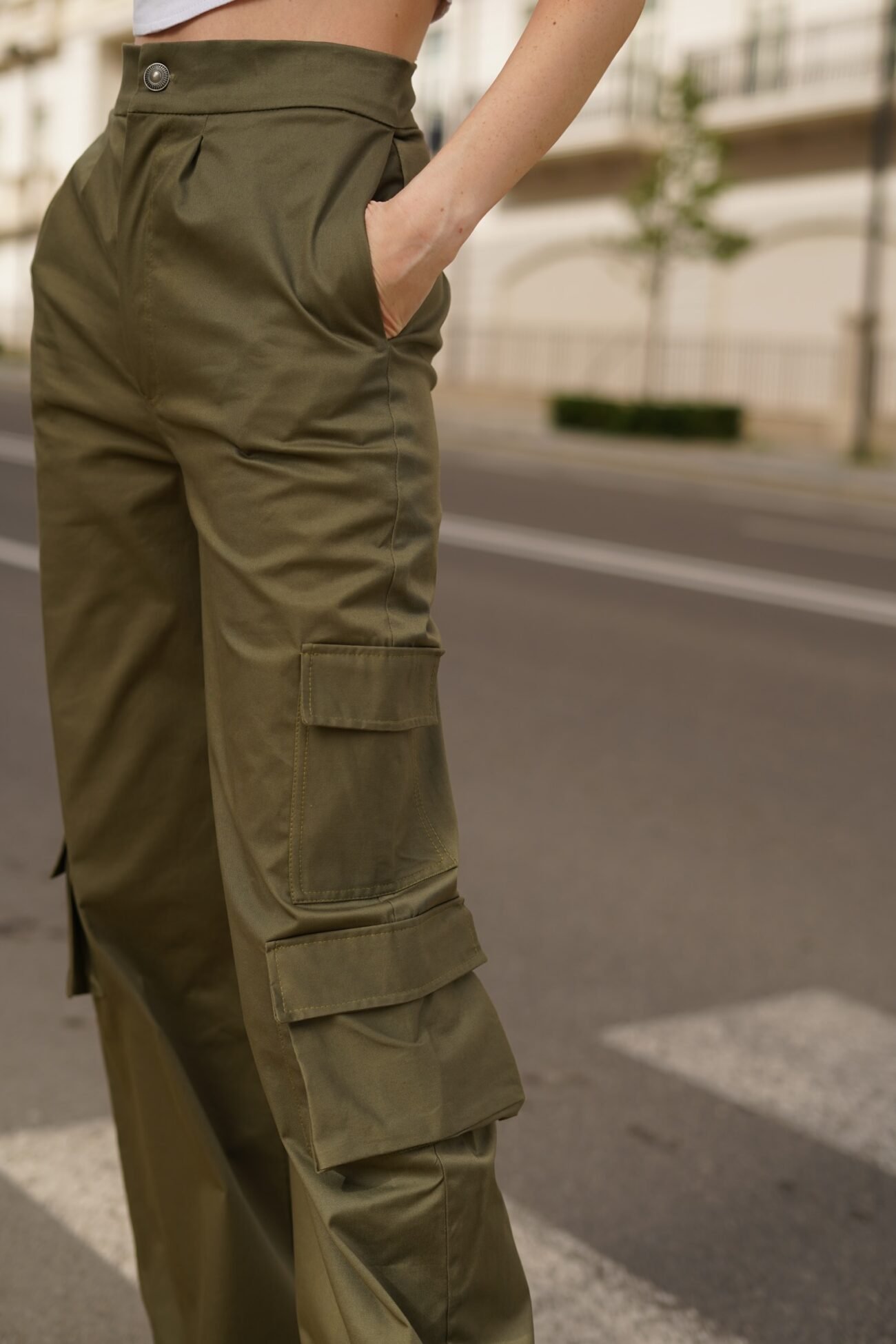 High-Waist Utility Cargo Pants in Olive Green - Image 3