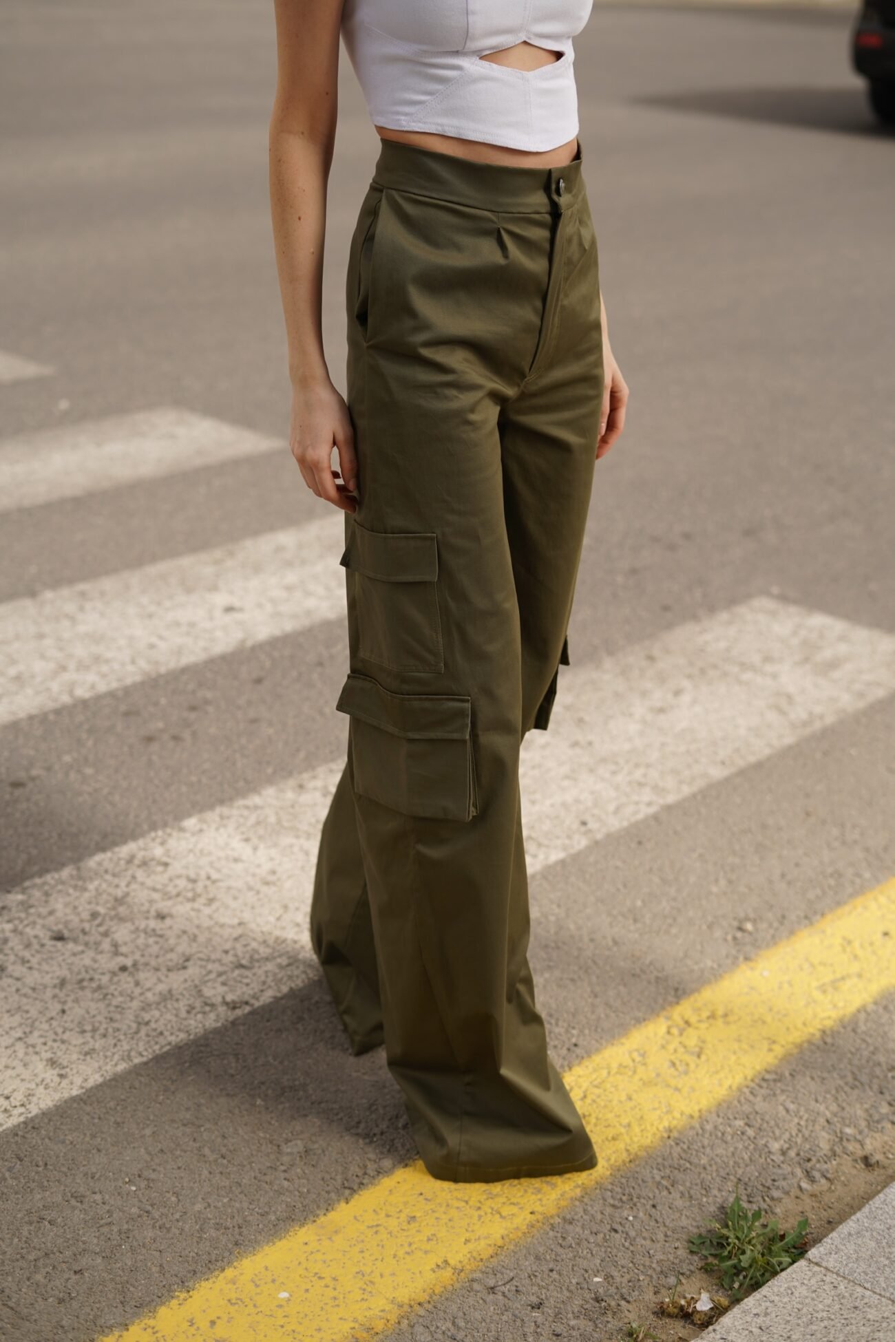 High-Waist Utility Cargo Pants in Olive Green - Image 2